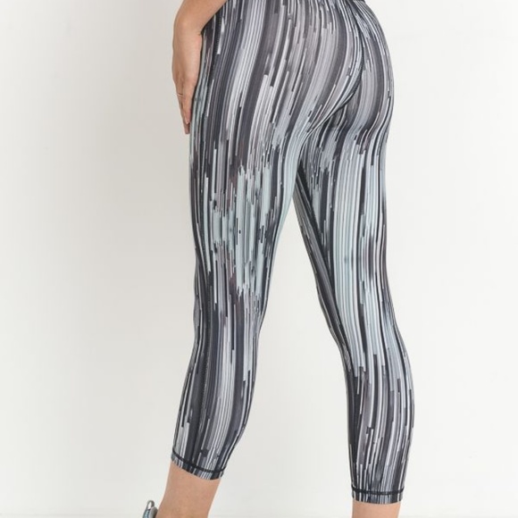 🏷SALE! Striped leggings! - Picture 3 of 6